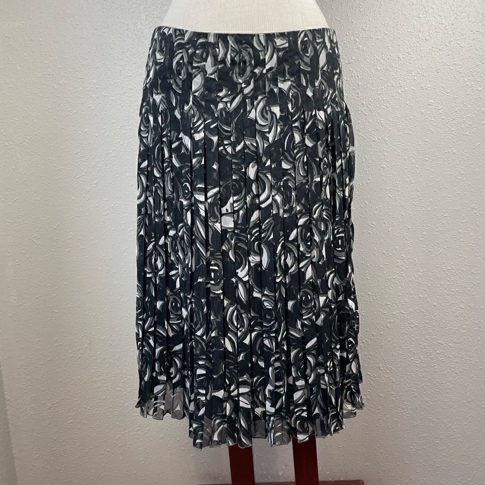 Liz Claiborne Pleated Skirt Size 8 EUC